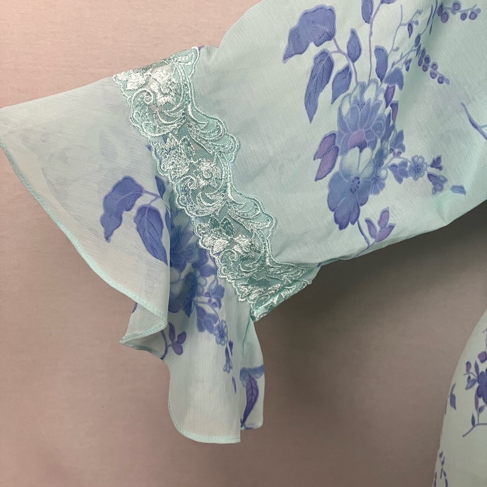 L.A. Intimates Floral Robe - Picture 7 of 9